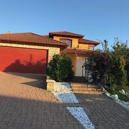 Apartamento Luxury Basement In The Surrounding Of Budapest Mogyoród Exterior foto