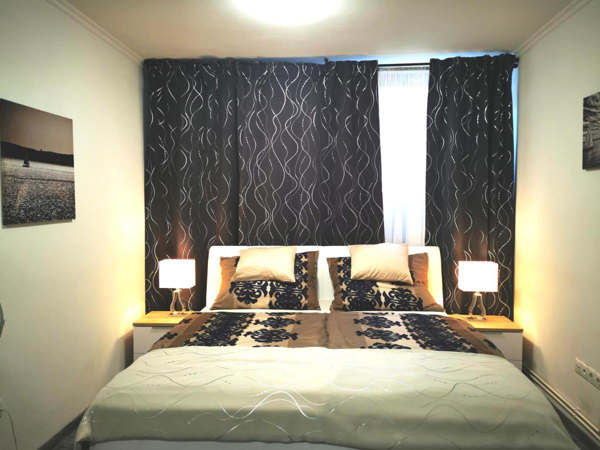 Apartamento Luxury Basement In The Surrounding Of Budapest Mogyoród Exterior foto
