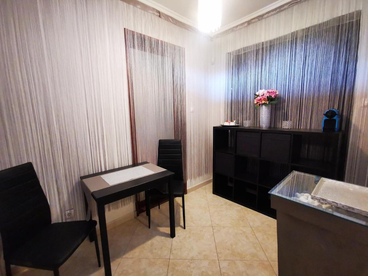 Apartamento Luxury Basement In The Surrounding Of Budapest Mogyoród Exterior foto